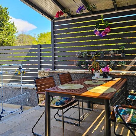 Maki I Mila Apartman Stinjan Pula Exterior foto